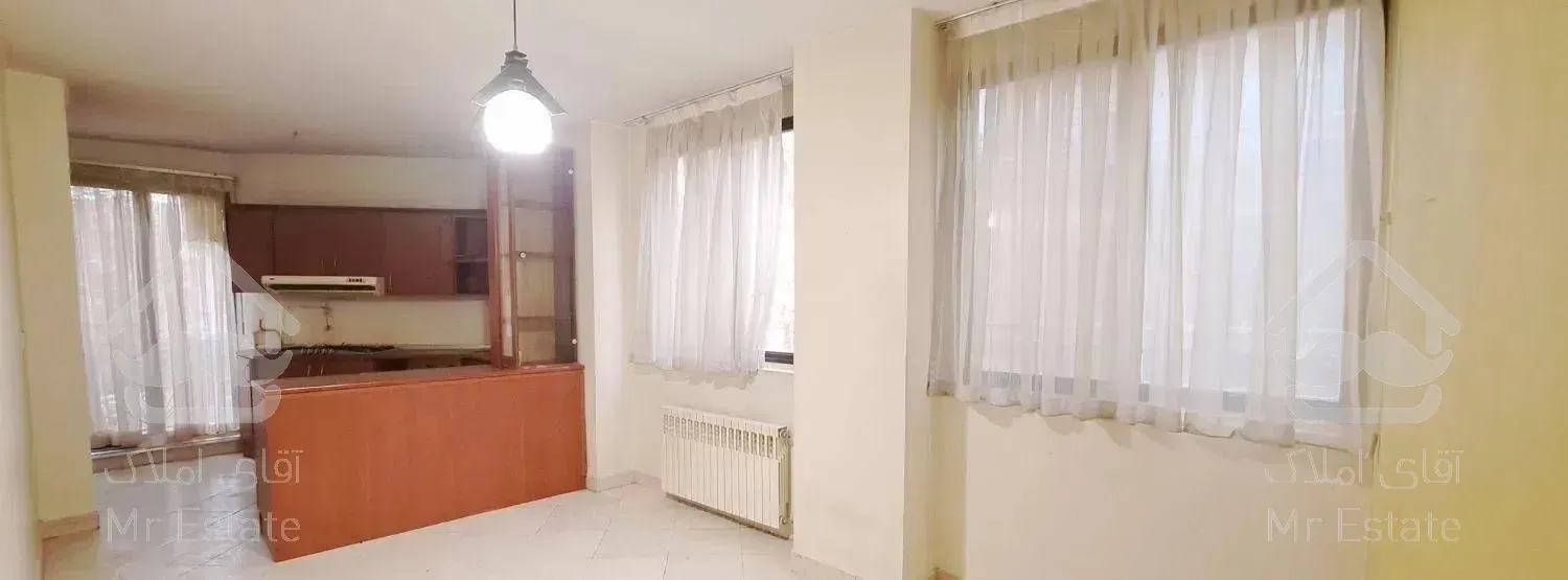 ۶۱ متری دو خواب/فول امکانات/خیابان نادری.فریمان