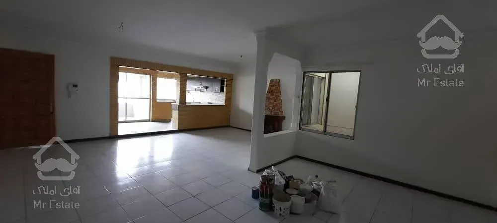 یک واحد از خانه ی سه واحدی با نور عالی