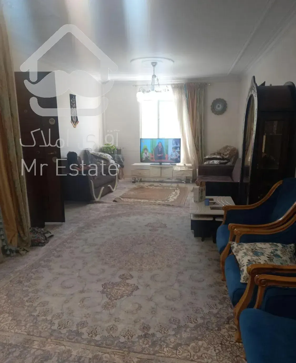 ۷۵متری دو خوابه با پارکینگ و انباری روبه آفتاب