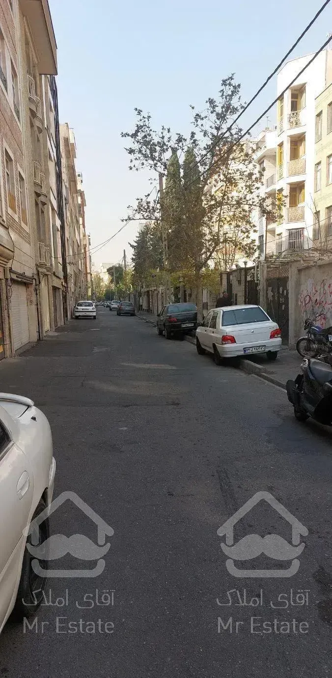 ۸۸متر با پارکینگ و ۱۵متر پاسیو شریعتی. کلیم کاشانی