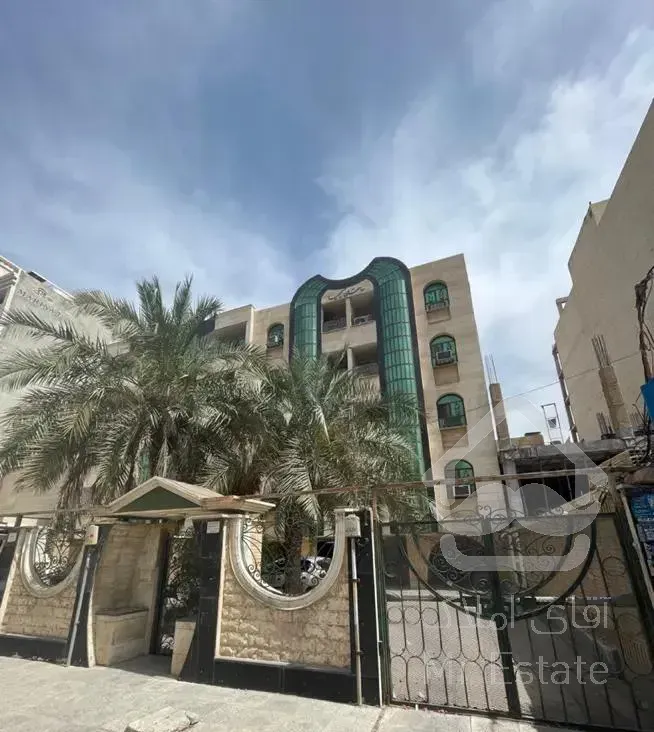 طبقه سوم جلو فول امکانات خ اصفهان بین آبان و آذر