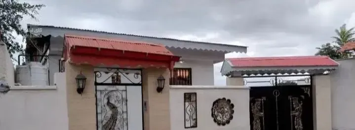 خونه ویلایی ۲۳۰متر نزدیک جاده اصلی