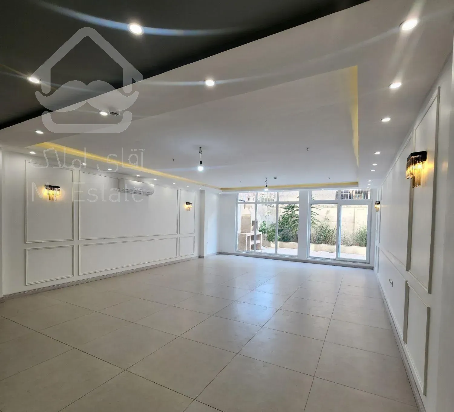 ۲۱۰ متر همکف حیاط دار*پشت حاشیه وکیل آباد