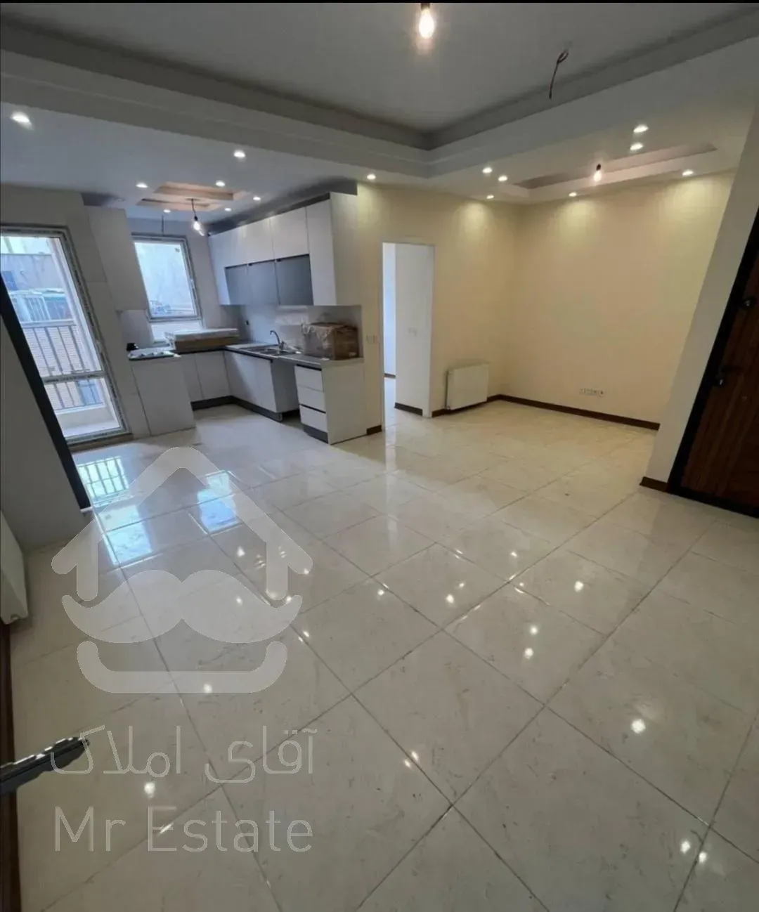 52متر استاد معین با آسانسور و انباری