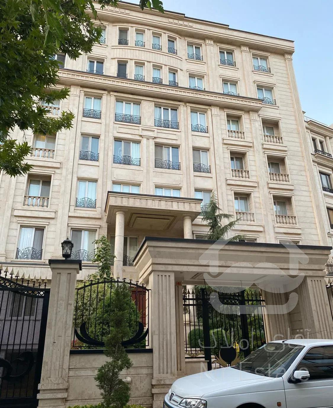 فرمانیه شرقی ۱۴۰متر ۳خواب تراس وسیع فول مشاعات