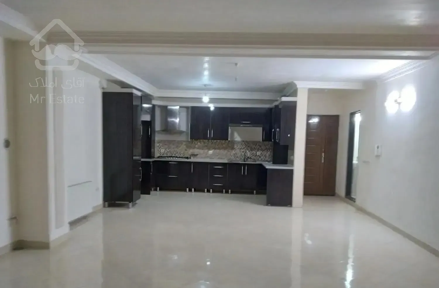 واحد ۱۰۵ متری فول امکانات  کوچه دستپاک