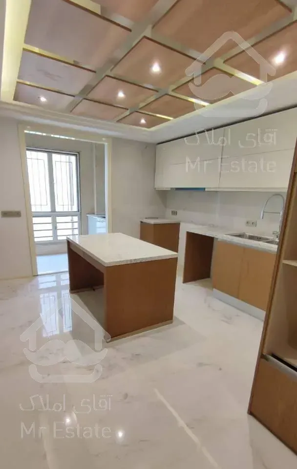 ٢٠٠ متر فرشته