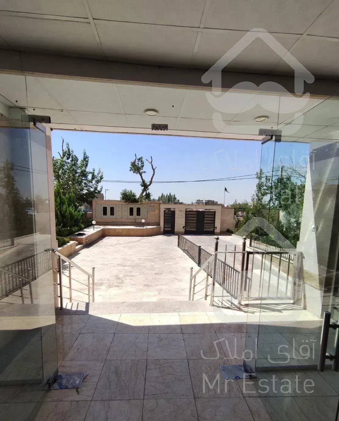 ۷۷متر / فول امکانات / سالن پرده خور / شهران