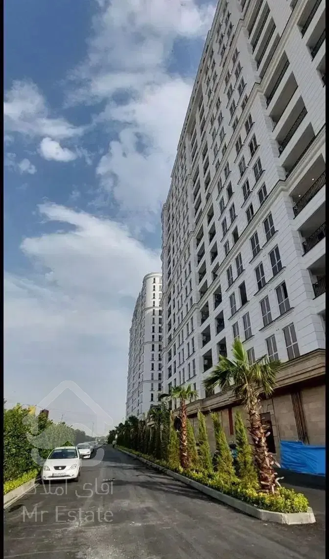 فروش فوری طبقه آخر در رونیکا پالاس کوهک