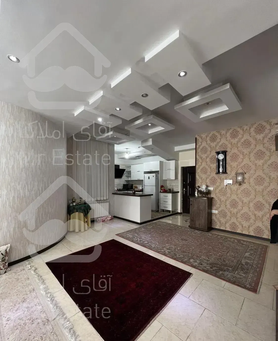 ۹۸ متر آپارتمان خوش نقشه/غرق نور/ لاله ها