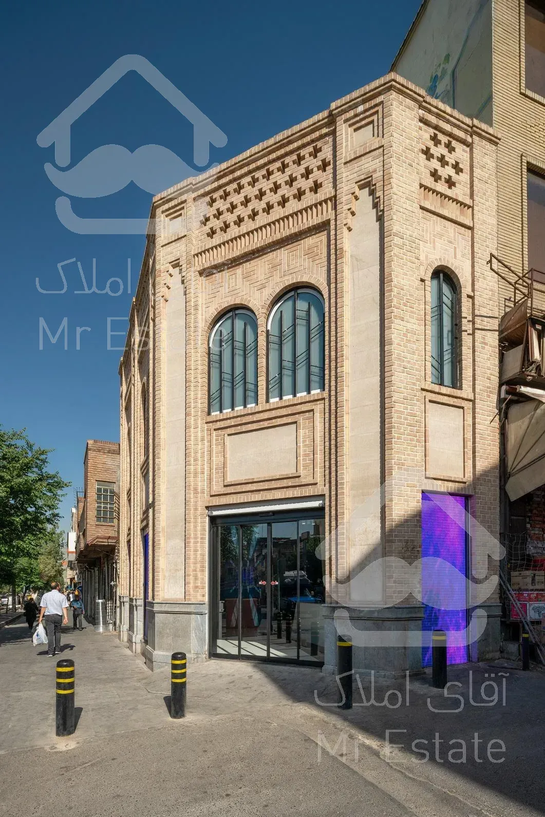 150 متر تجاری دارای 300متر انبار