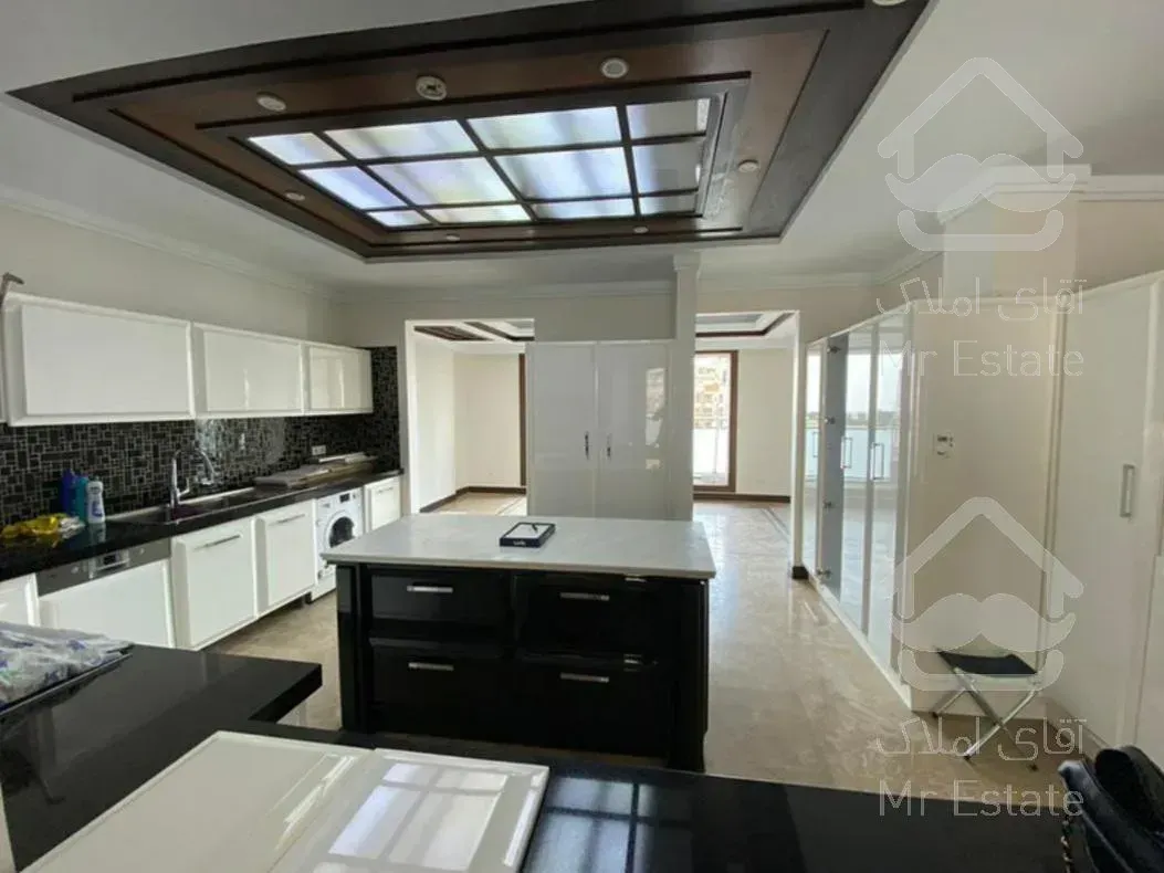 آپارتمان ۲۷۰متر نیاوران ۳خواب نوساز فول تراس نورگیر ویو