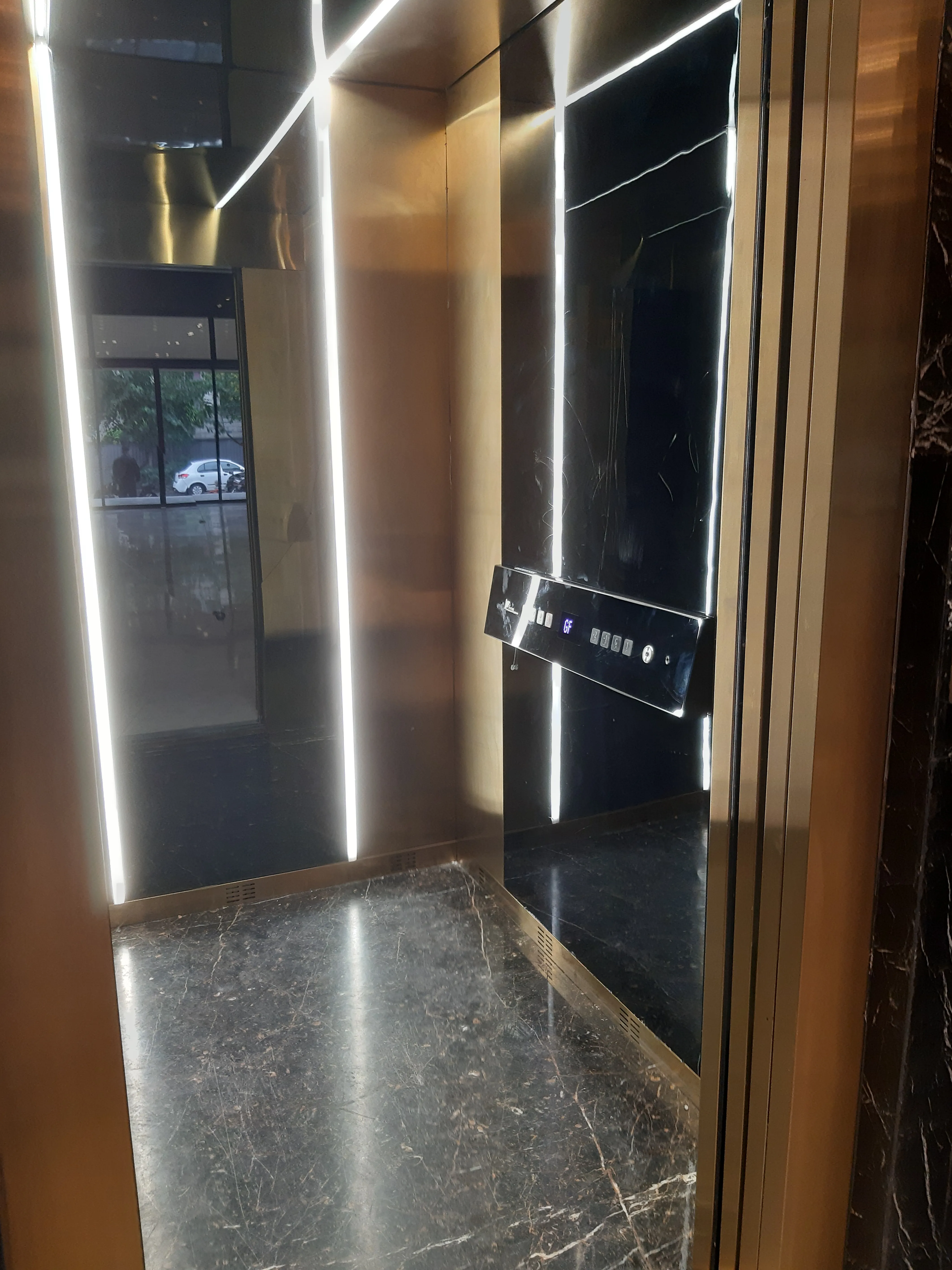 فروش مغازه 40 متری در رونیکا مال هروی