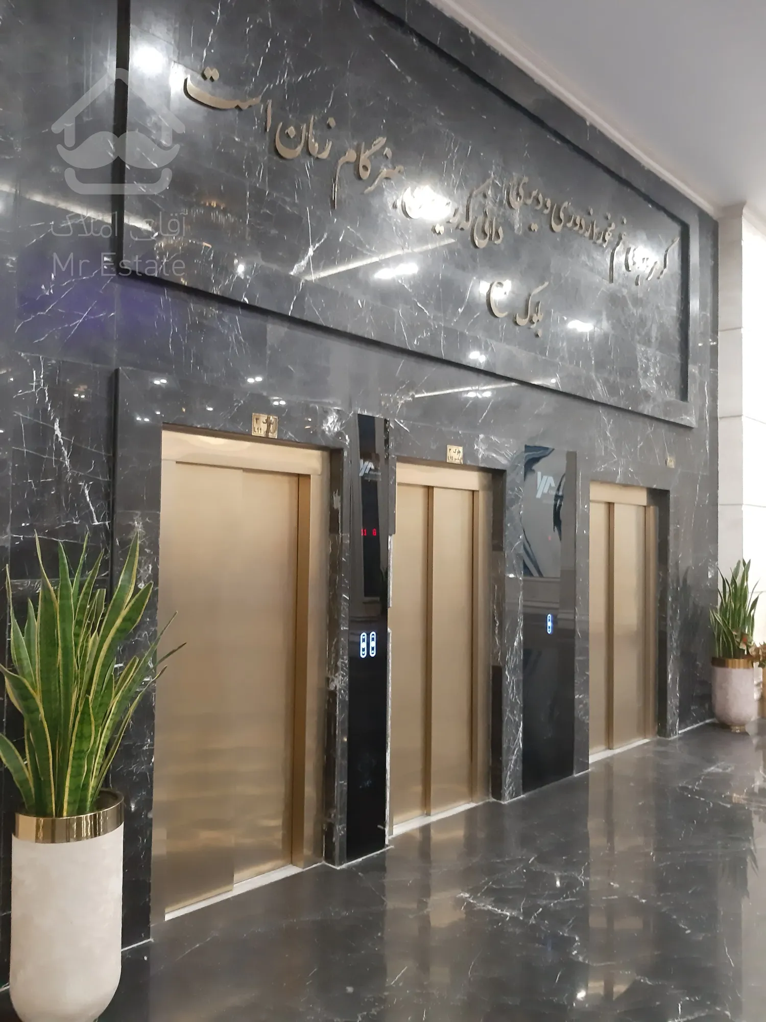 فروش واحد اداری 127 متری در برج رونیکاپالاس غروی