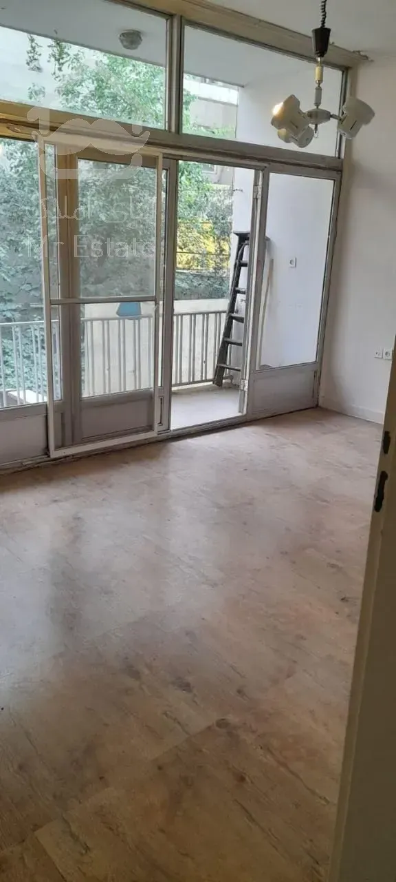 131 متر فروش آپارتمان تک واحدی طبقه اول. نارمک میدان 68 هامون غربی