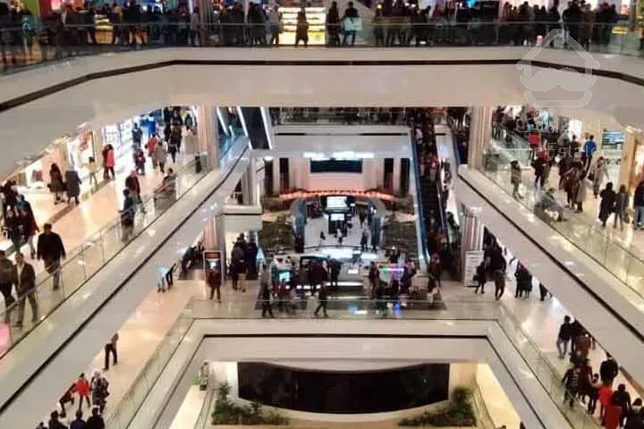 مغازه ۱۵ متری با دکور کامل در محدوده صادقیه ( مرکز خرید معتبر)