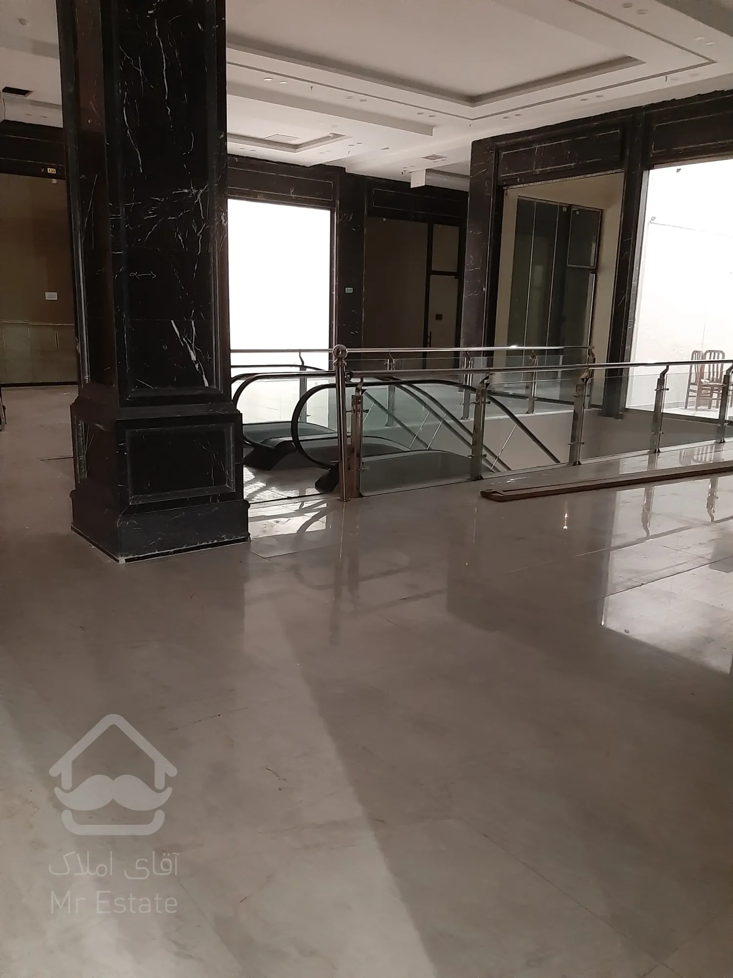 فروش و اجاره واحد 20متر تجاری در رونیکامال هروی /بصورت اقساط /دسترسی عالی به مترو و پاخور عالی