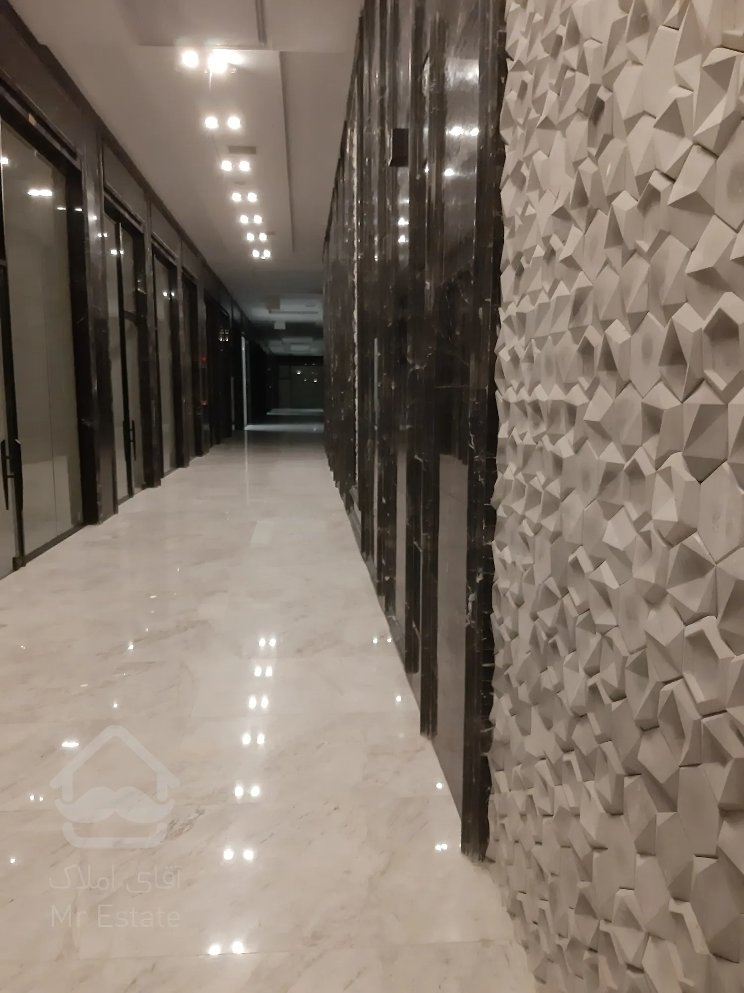 فروش مغازه در رونیکا مال پاسدارن همراه با سند تک برگ تجاری با سرقفلی