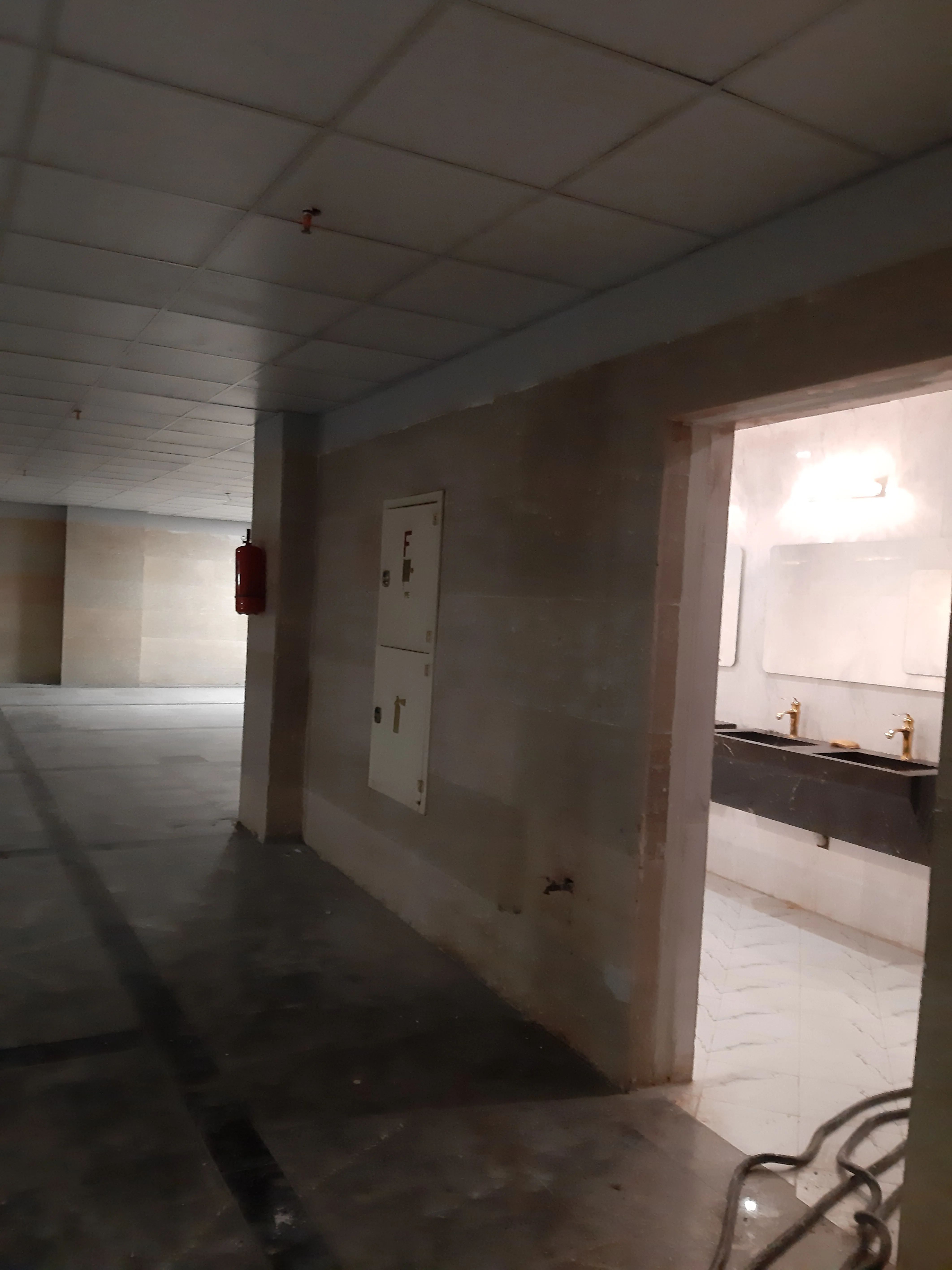 رهن و اجاره مغازه 40متری در مرکز رونیکا مال هروی با سه ماه تنفس