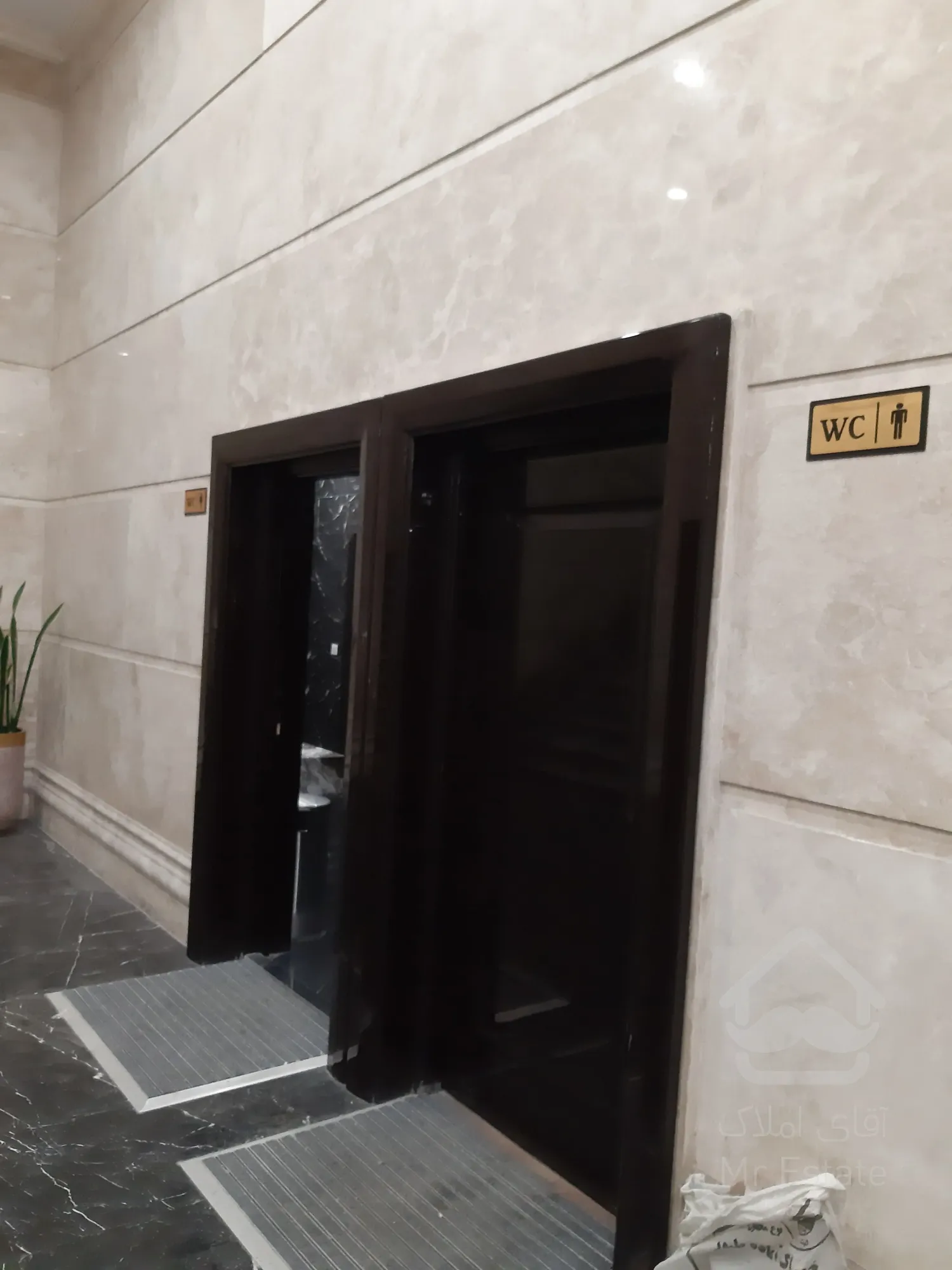 فروش واحد اداری 165 متری فلت در رونیکاپالاس غروی