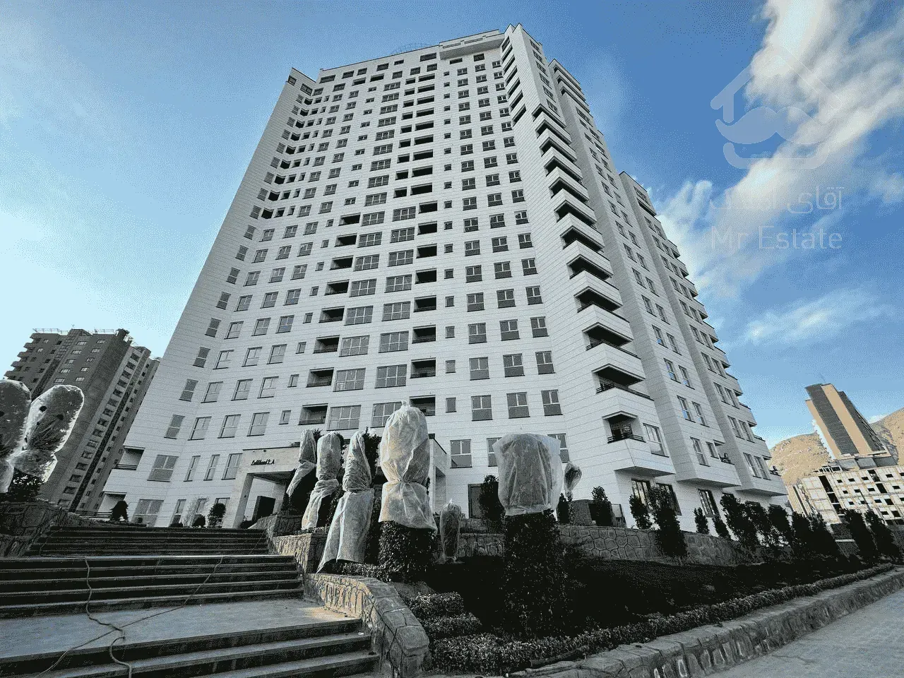 زندگی لوکس و مدرن در شمال غرب تهران | ویو ۳۶۰ درجه، خوش نقشه و امکانات کامل