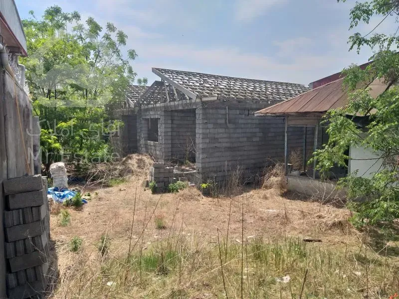 5000 متر زمین شهری +4 ویلای استخر دار نیمه ساز و...