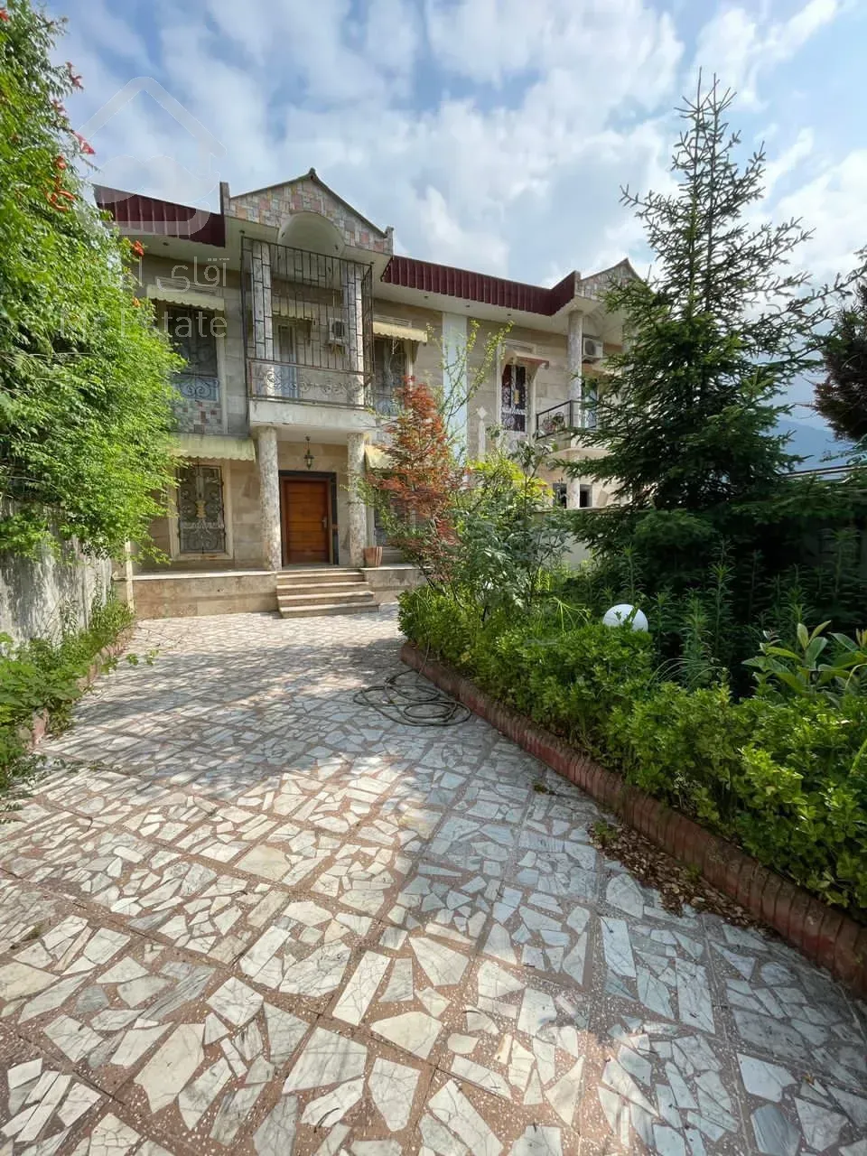 زیباترین ویلا در نمک‌آبرود مبله زیرقیمت با موقعیت رؤیایی بین دریا و جنگل