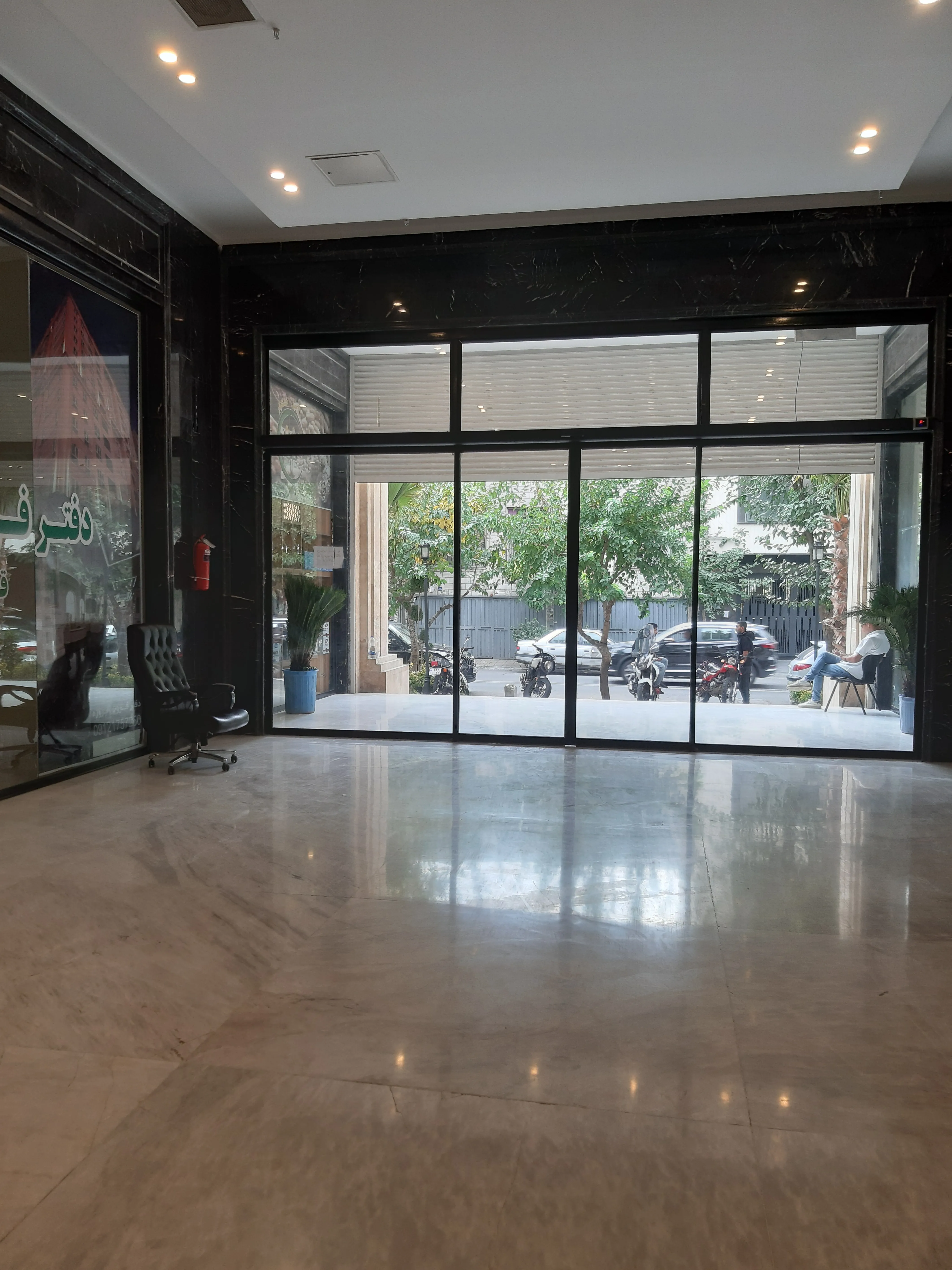 فروش مغازه با سند تک برگ تجاری و سرقفلی در رونیکا مال پاسداران