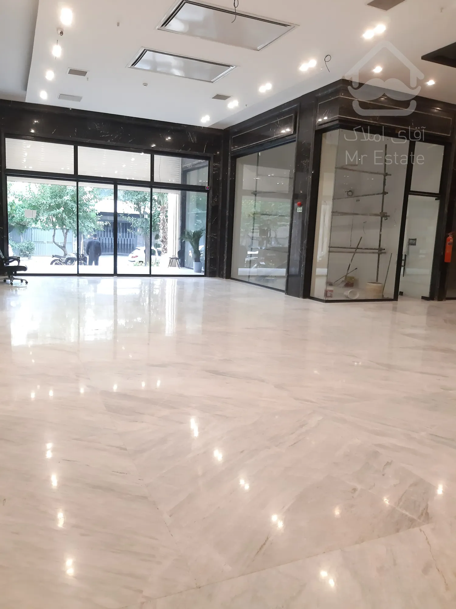 رهن و اجاره مغازه 40متری در مرکز رونیکا مال هروی با سه ماه تنفس