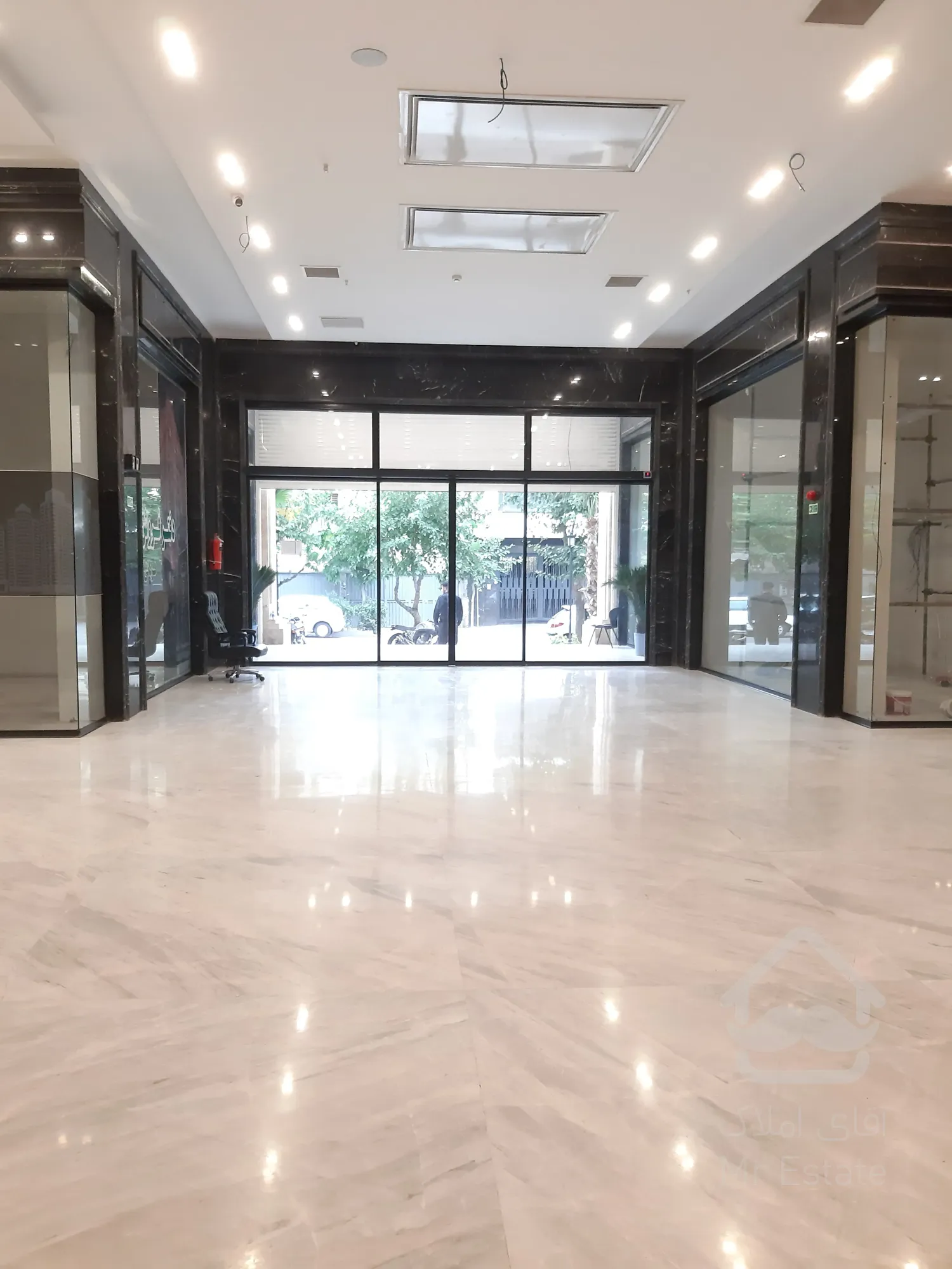 فروش مغازه 69 متری بر خیابان دارای سند تک برگ تجاری در رونیکا مال پاسداران