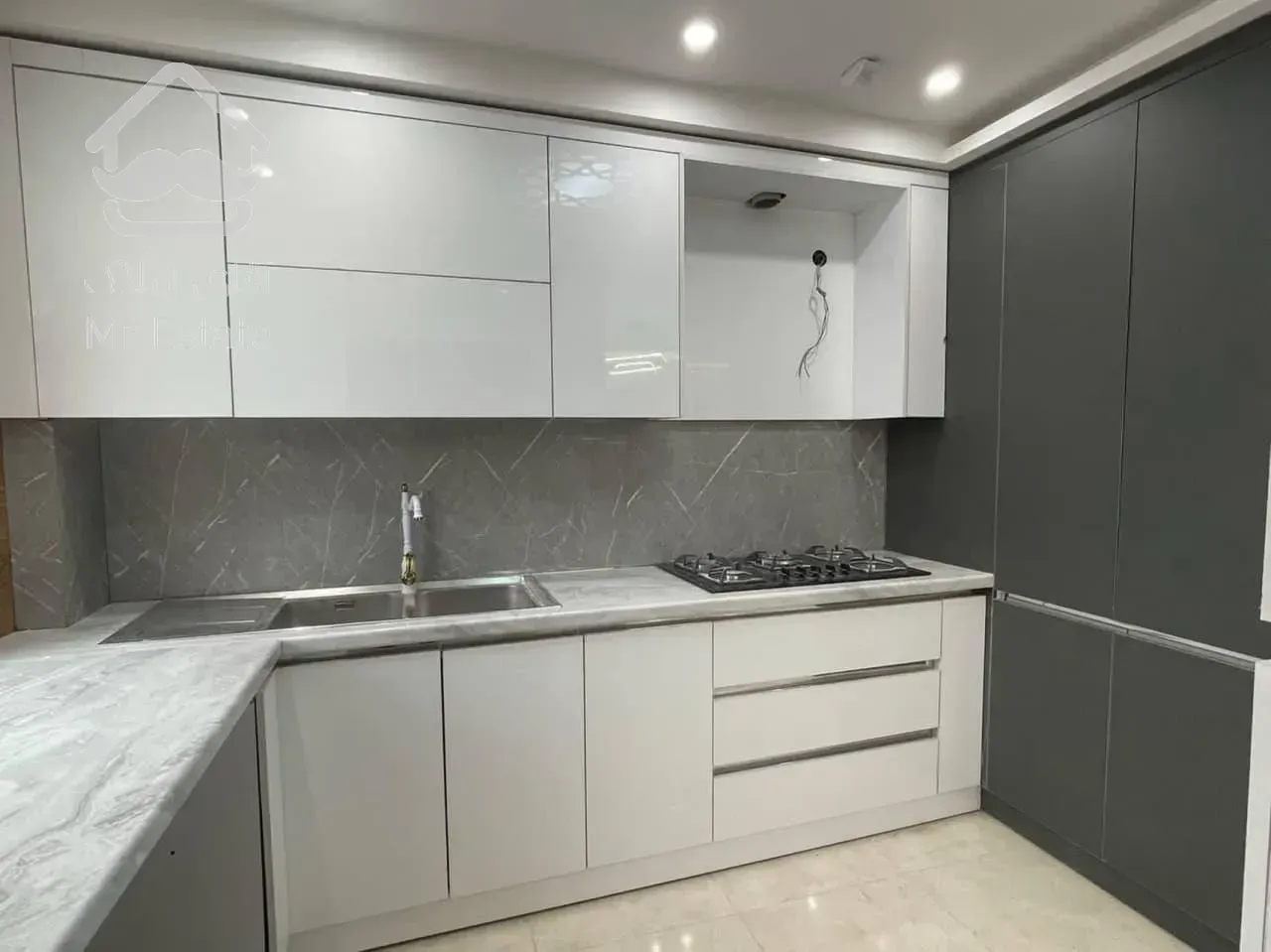 آپارتمان سندملکی نورگیر فول امکانات واقع در کوی امیرالمومنین