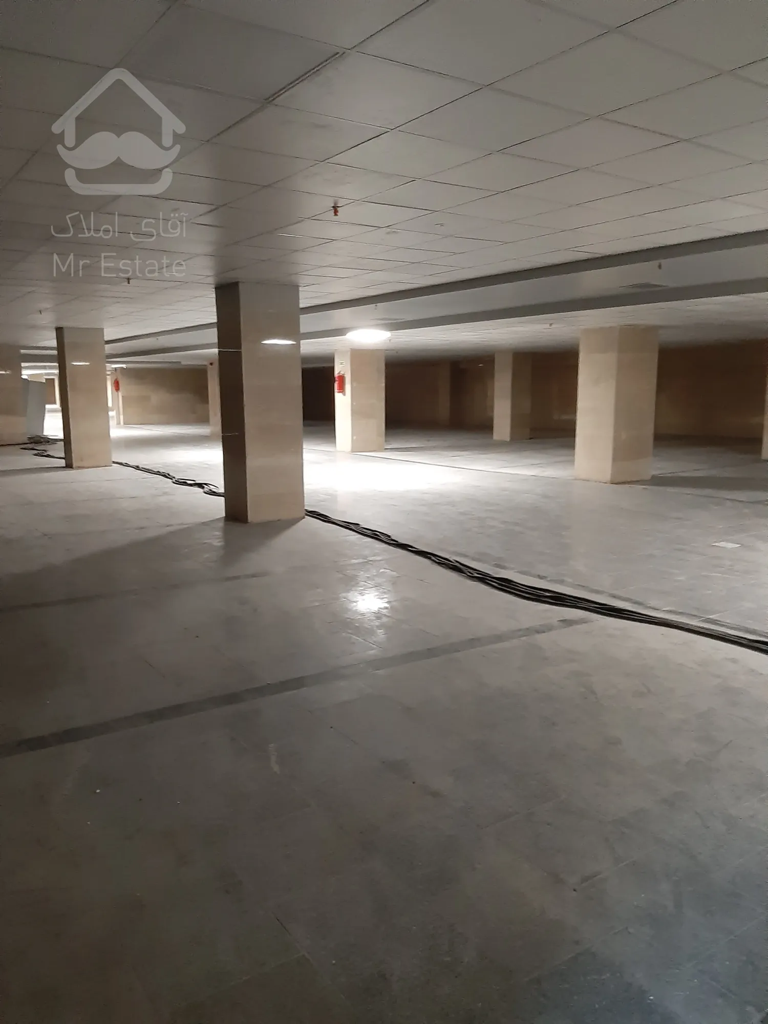 فروش تجاری در رونیکامال هروی/36متر با موقعیت عالی