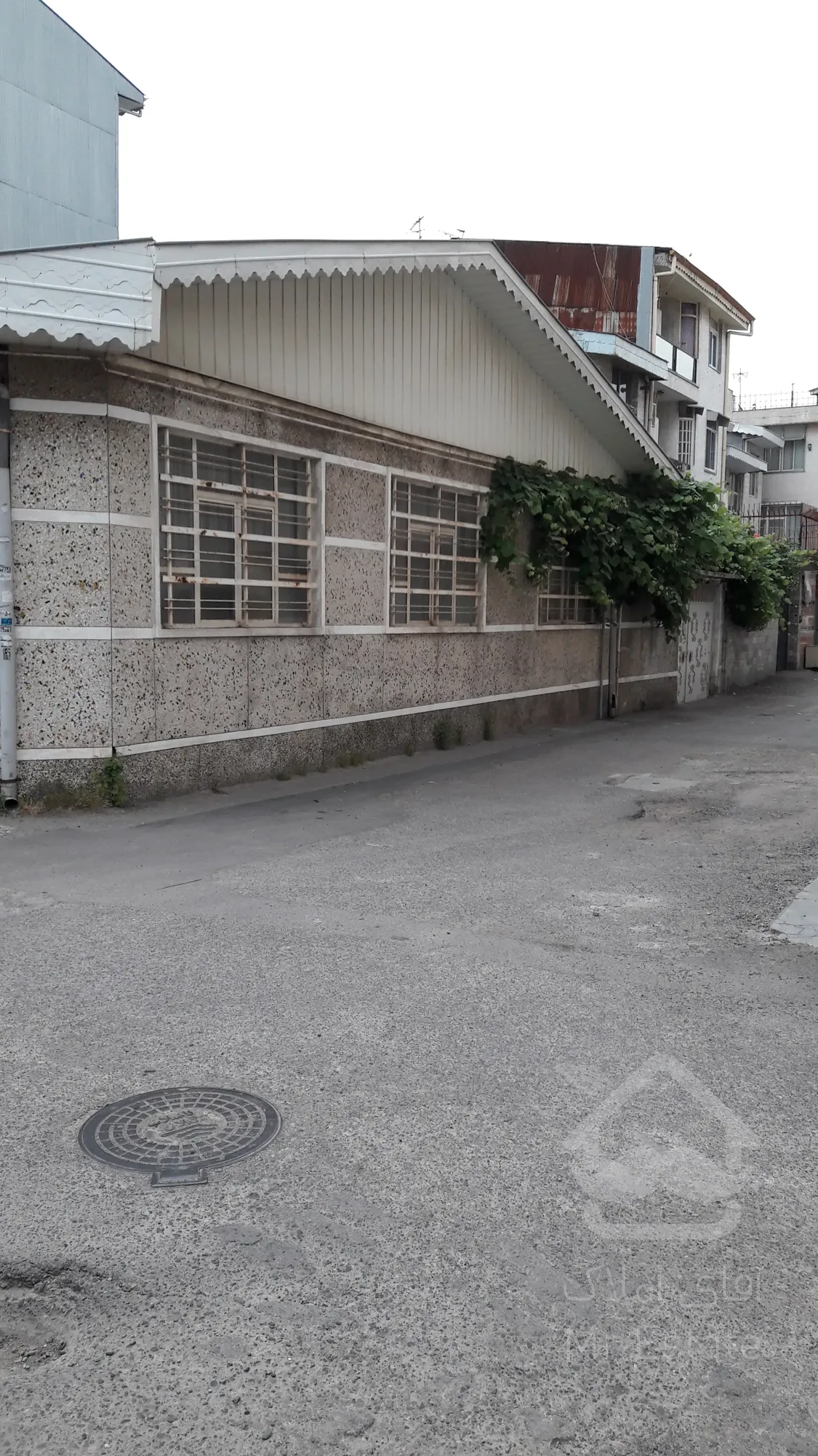 ملک ویلایی حیاط دار