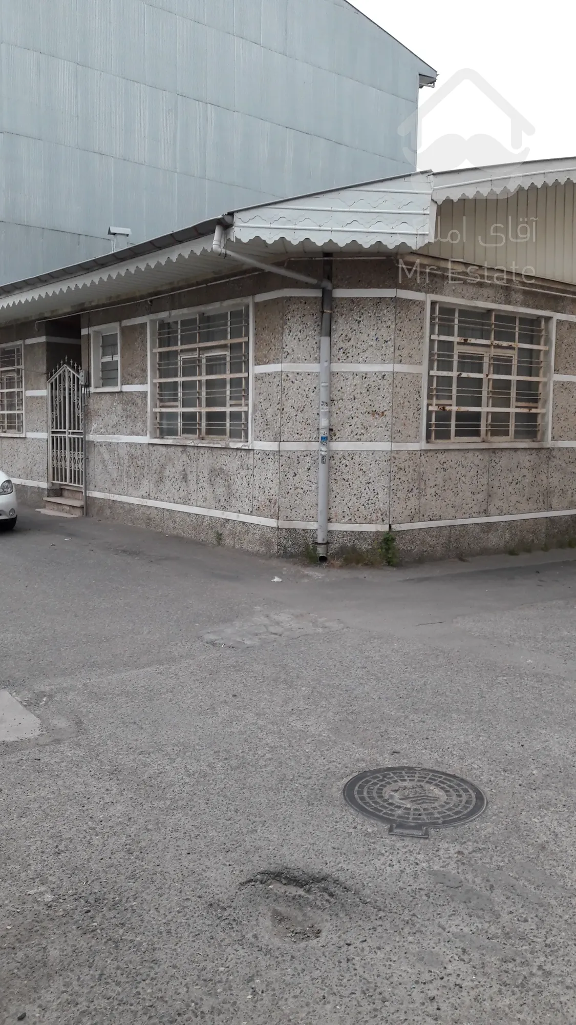 ملک ویلایی حیاط دار