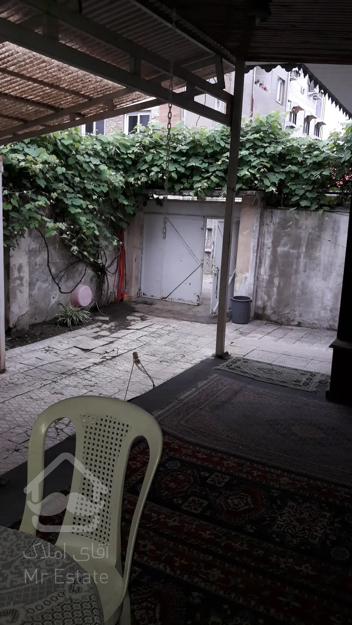 ملک ویلایی حیاط دار