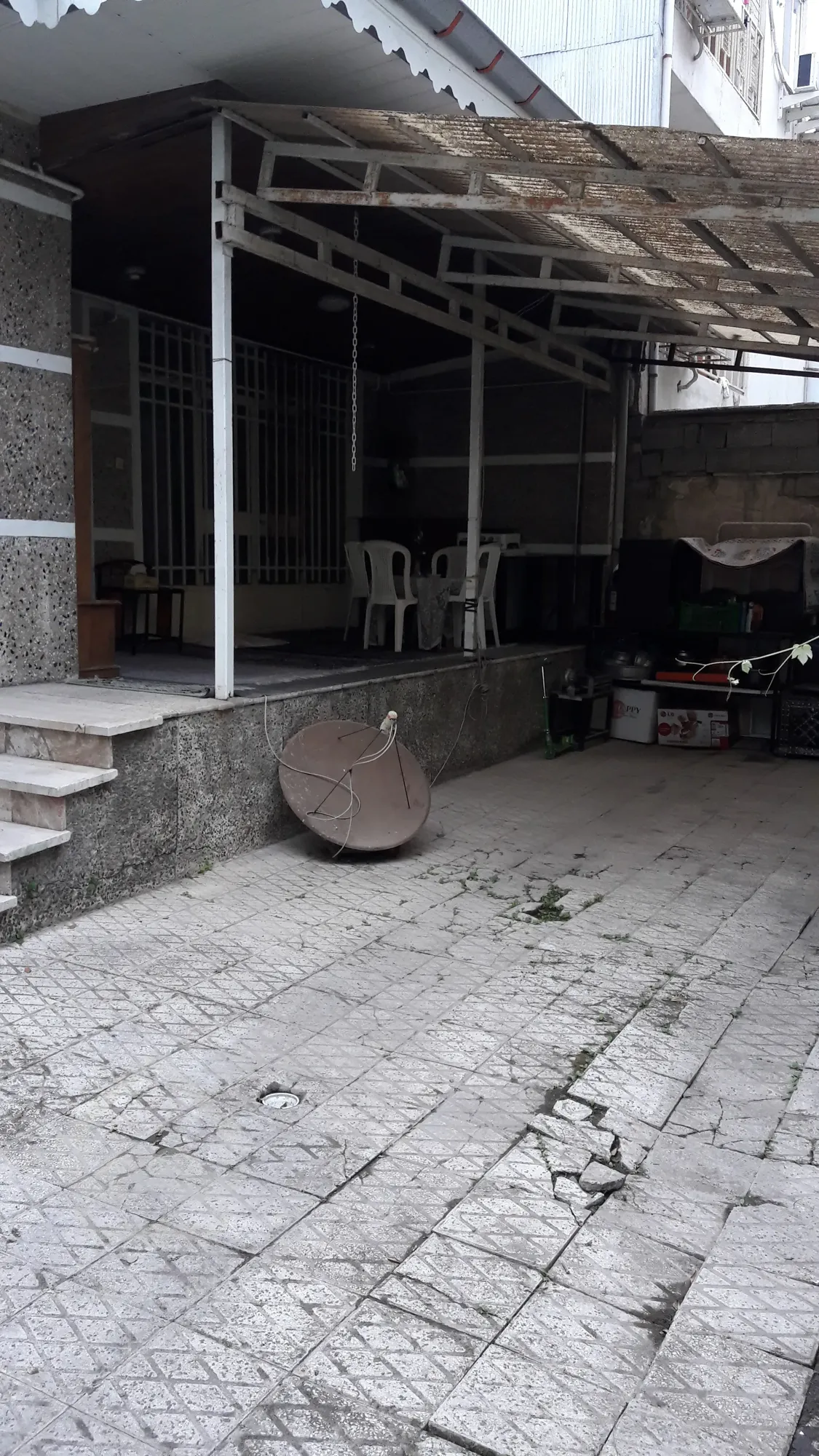 ملک ویلایی حیاط دار