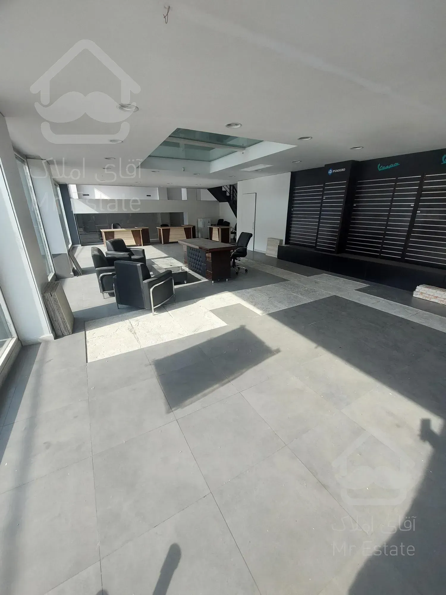 ۱۵۰ متر تجاری دور میدان ونک