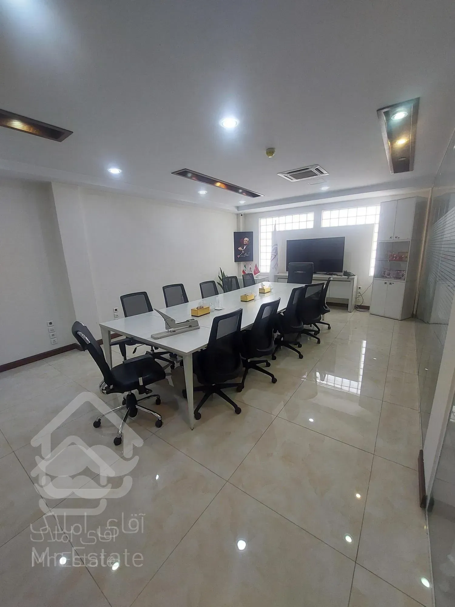 ۲۲۰ متر سند اداری ۳ پارکینگ جهان کودک