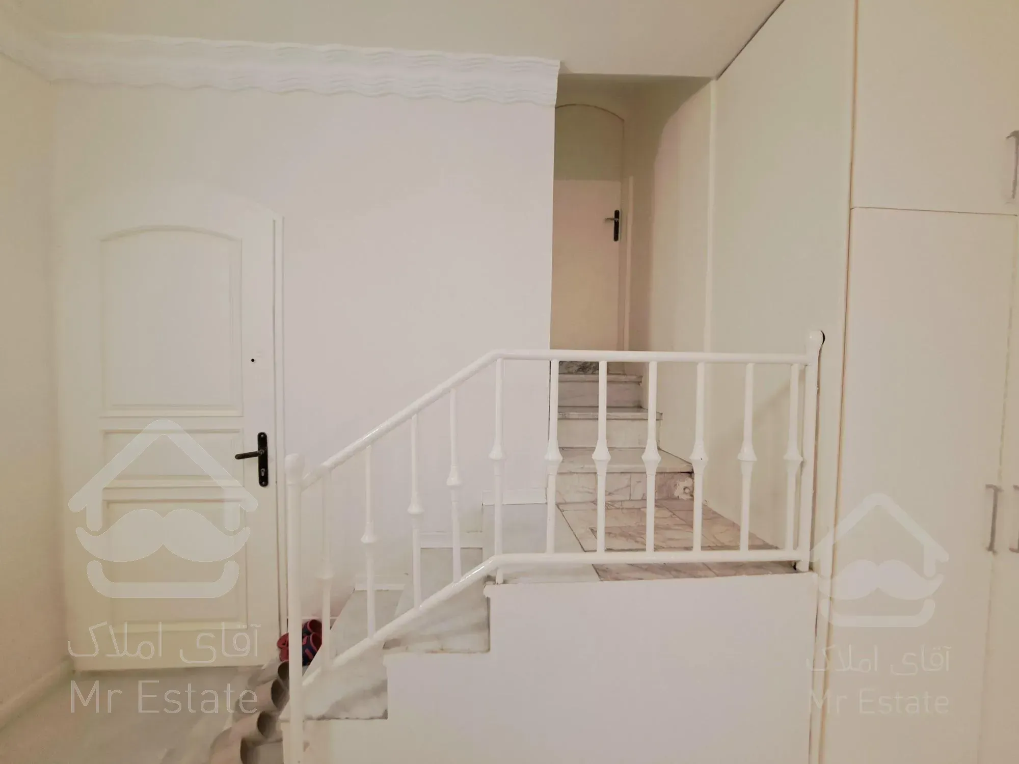 آپارتمان115 متری با 10متر حیاط اختصاصی دارای سقف کاذب(جمعا125 متر)در جانباز7