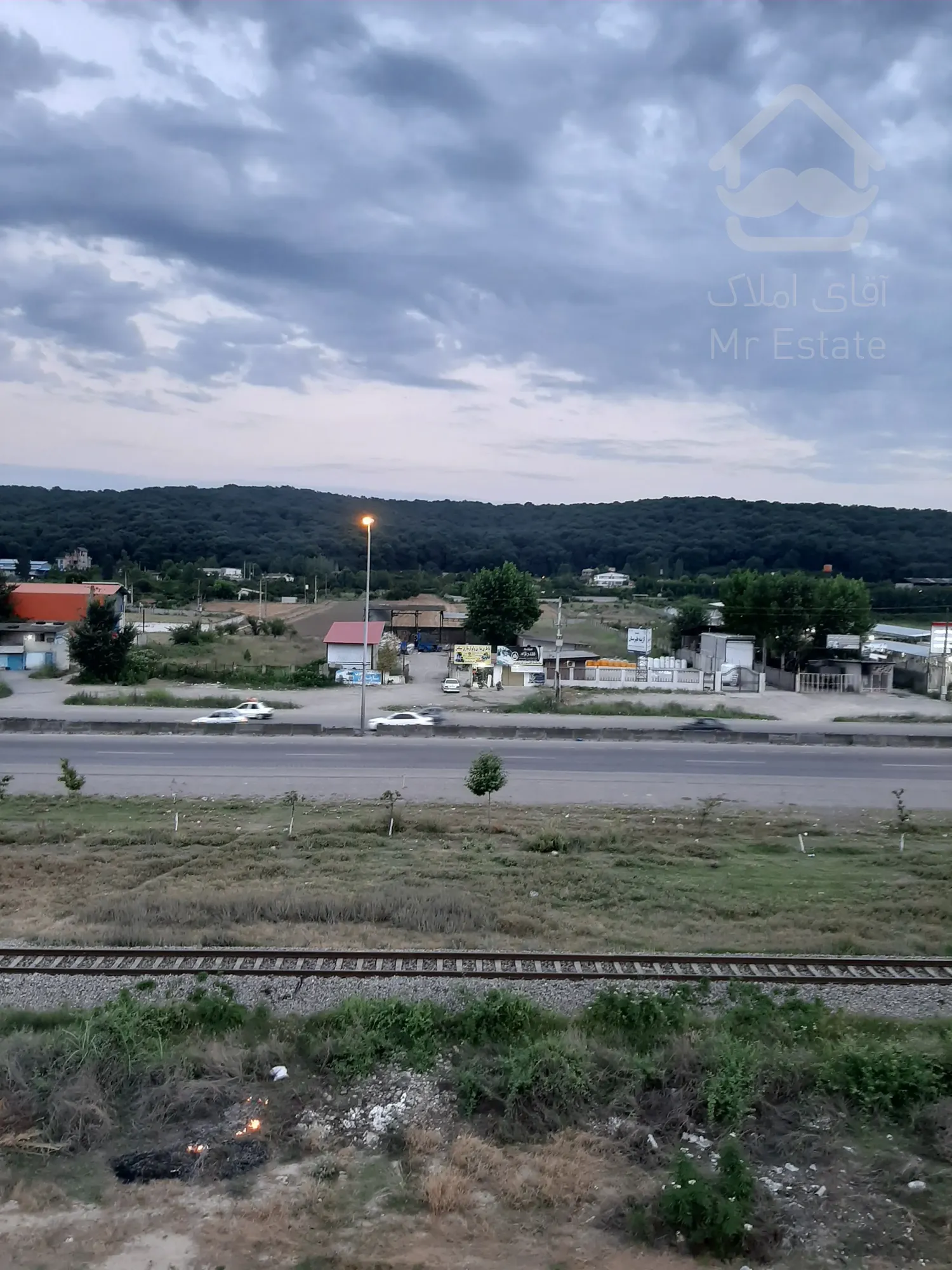 ساختمان نیمه کاره دوبلکس