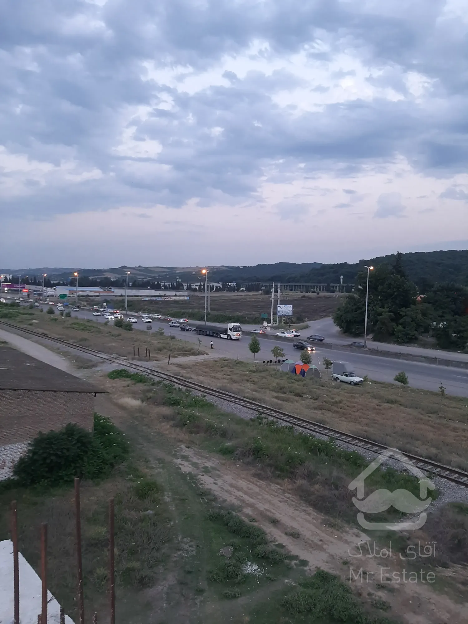 ساختمان نیمه کاره دوبلکس