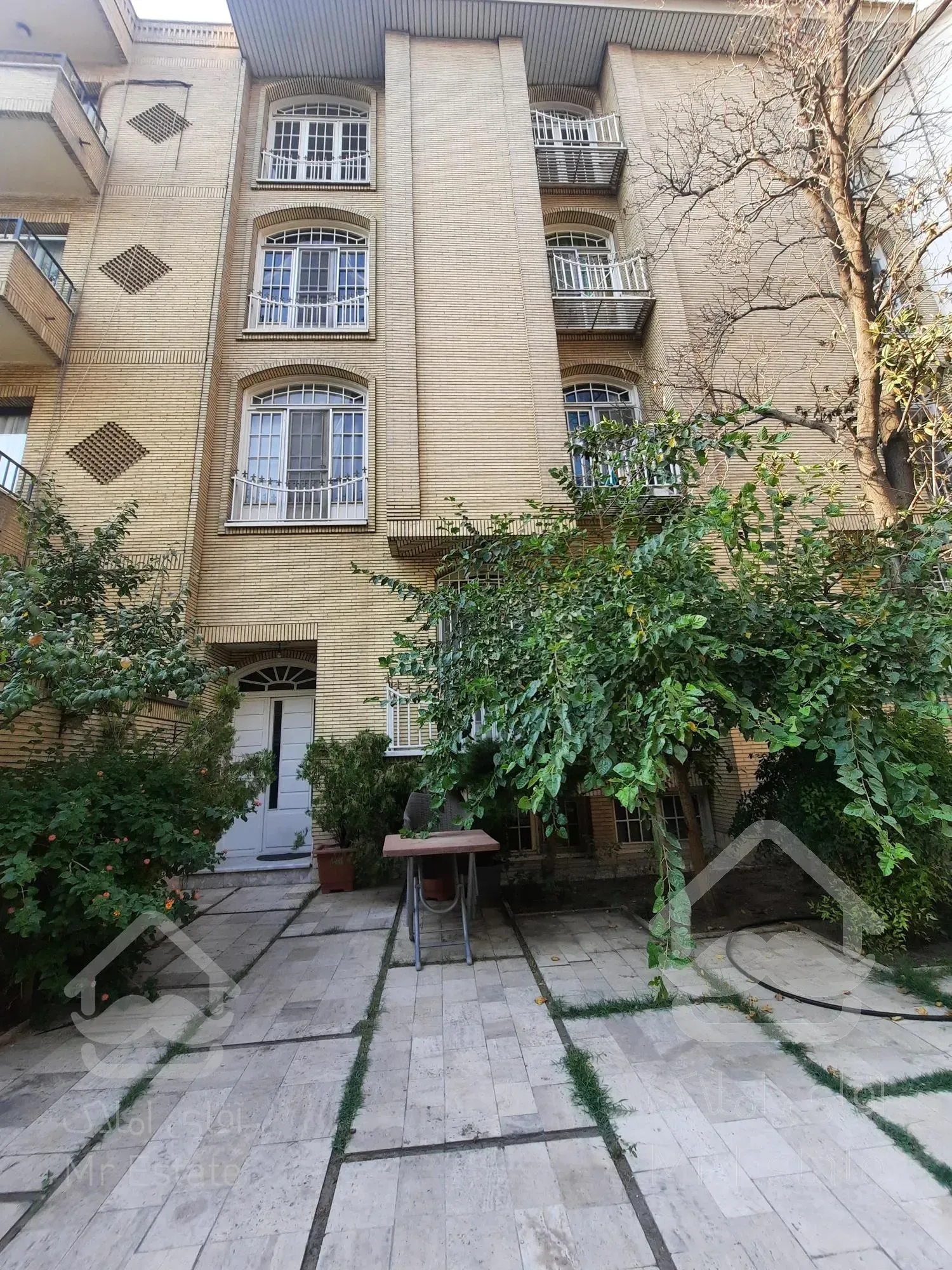 سهروردی شمالی*تک واحدی*185متر*دو پارکینگ*نورونقشه