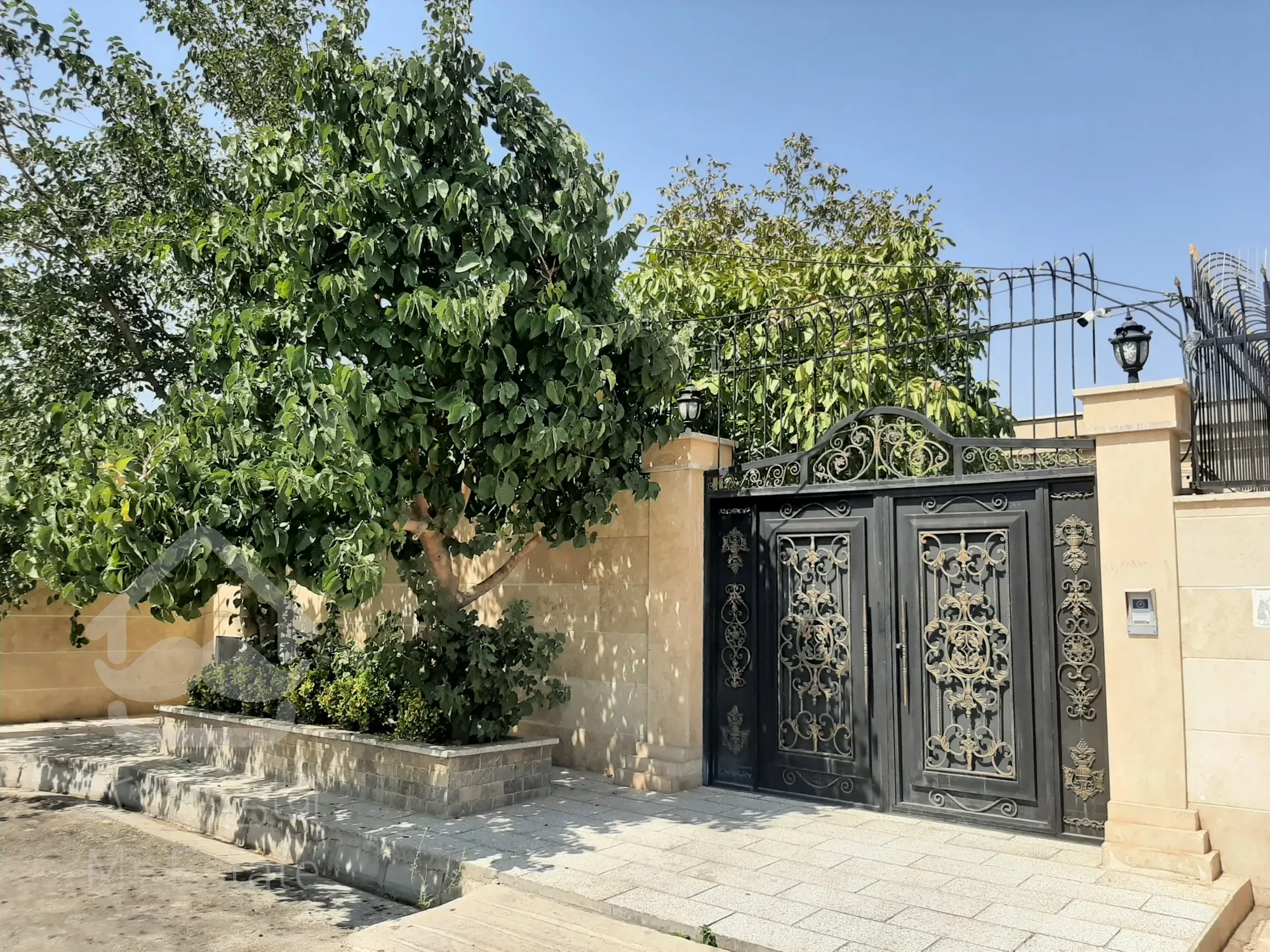 خانه ویلایی ۲۵۰ متر