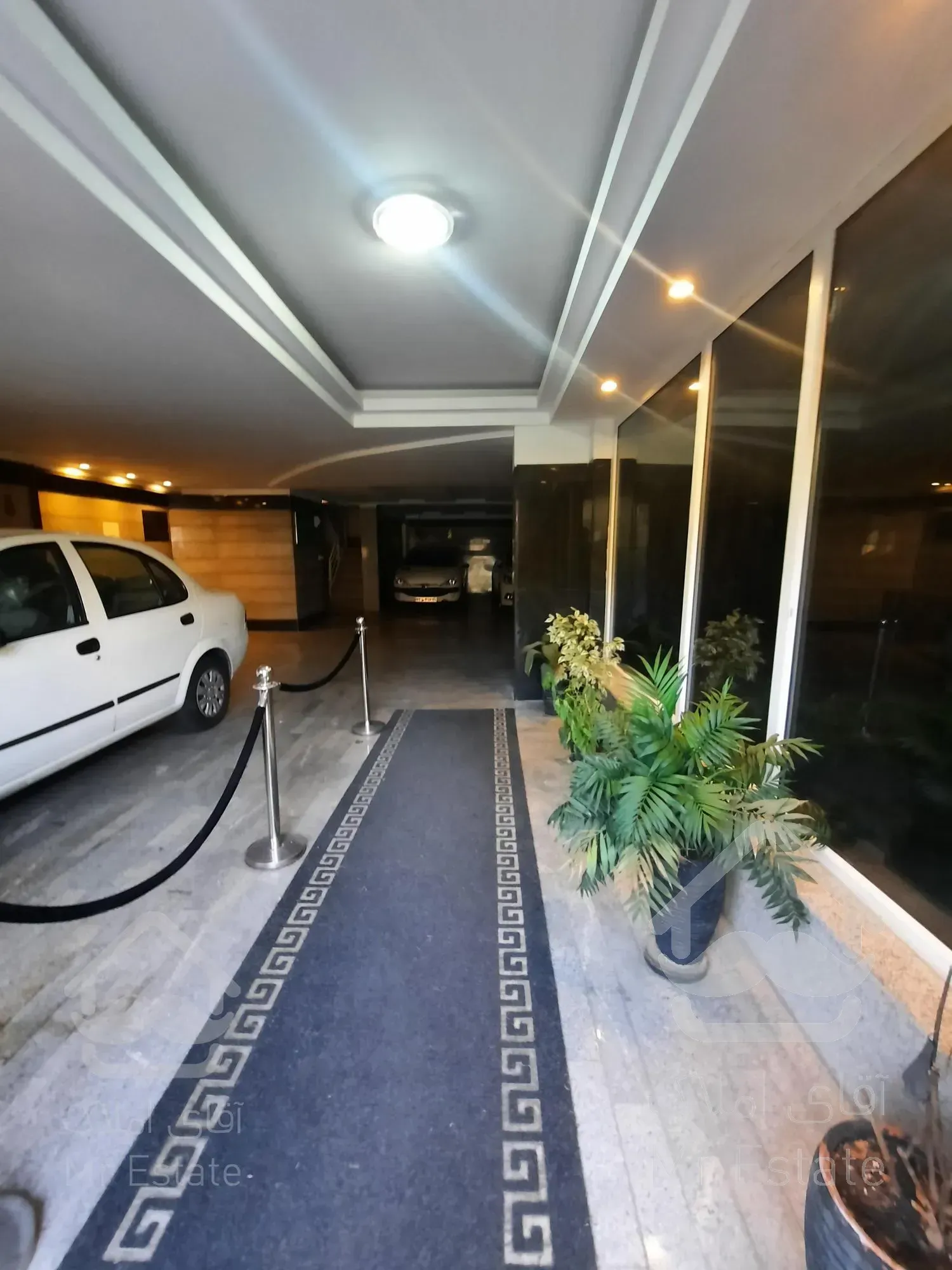 میرداماد ۸۱مترهمافیس*۲خواب*لابی مجلل*تخلیه