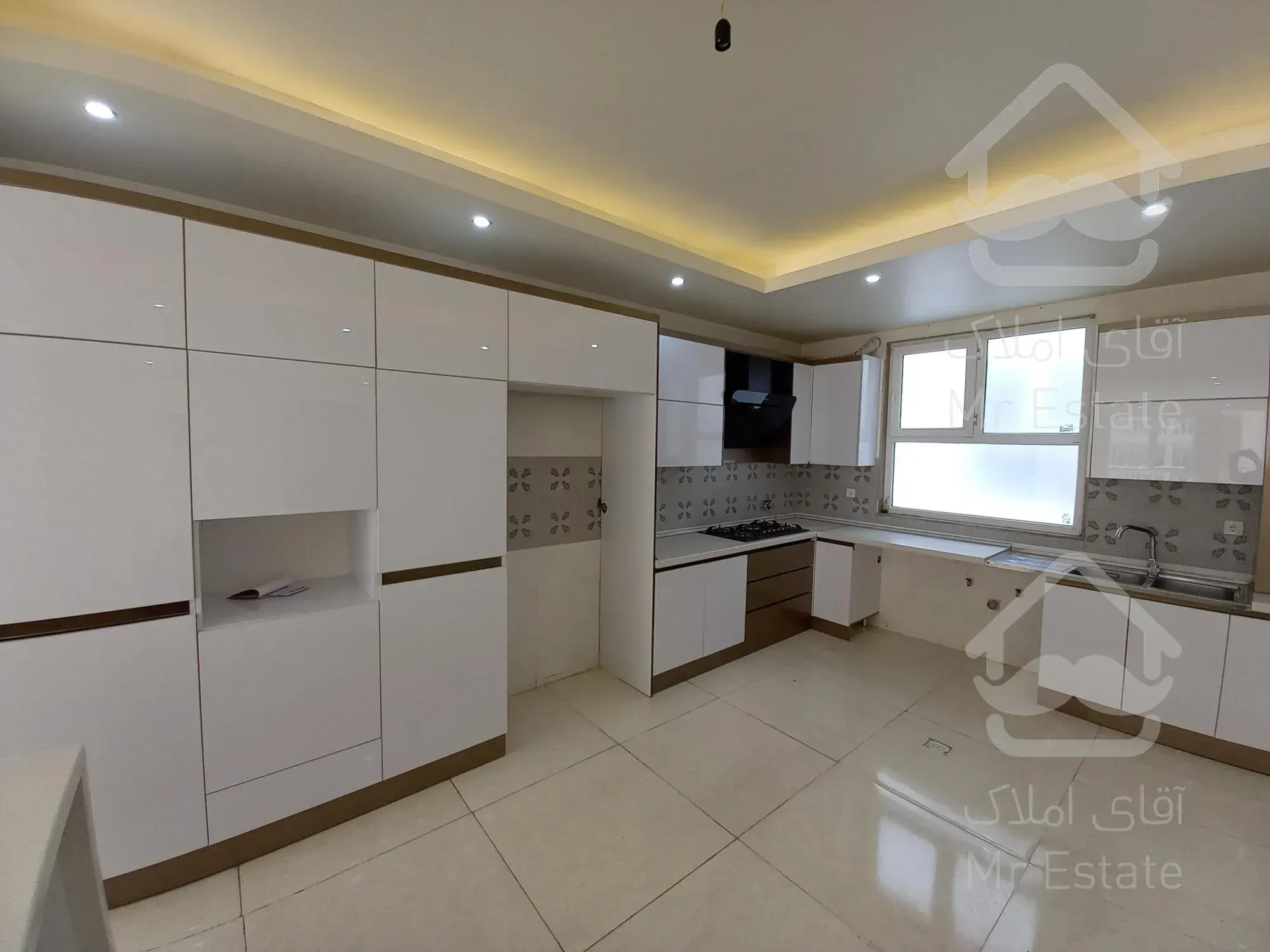 آپارتمان،۱۶۸متر،سه خوابه،گلشهر