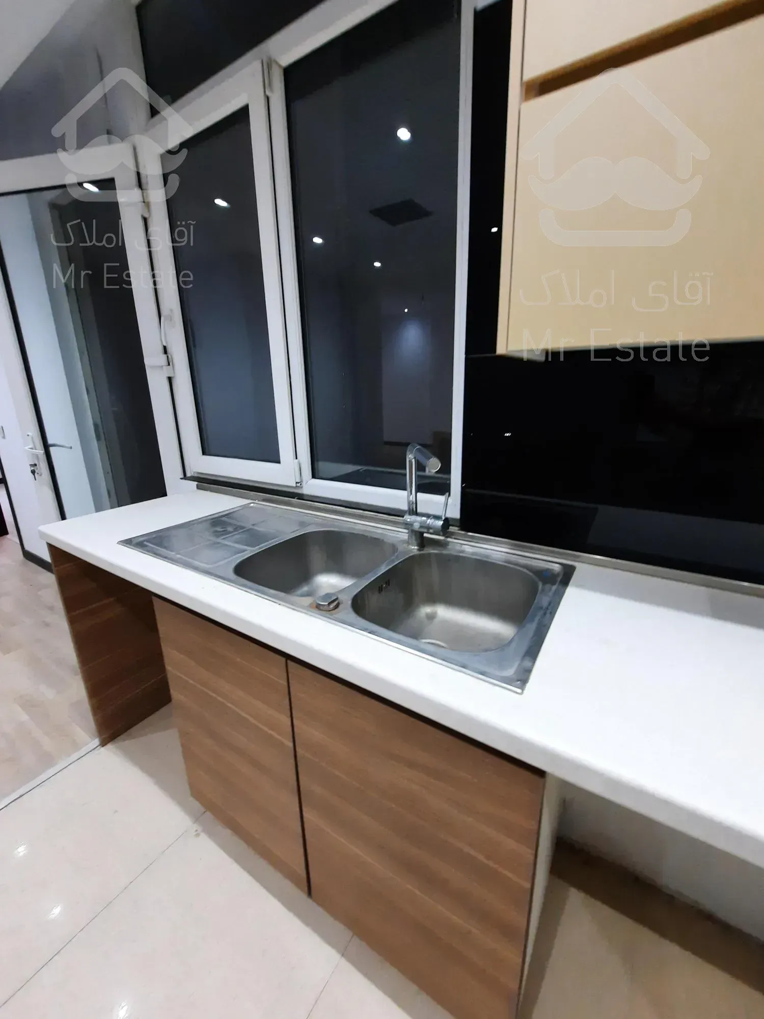 ۱۲۰مترنیلوفر،تاپ لوکیشن،۲خواب،غرق نور،شیک پاسیو