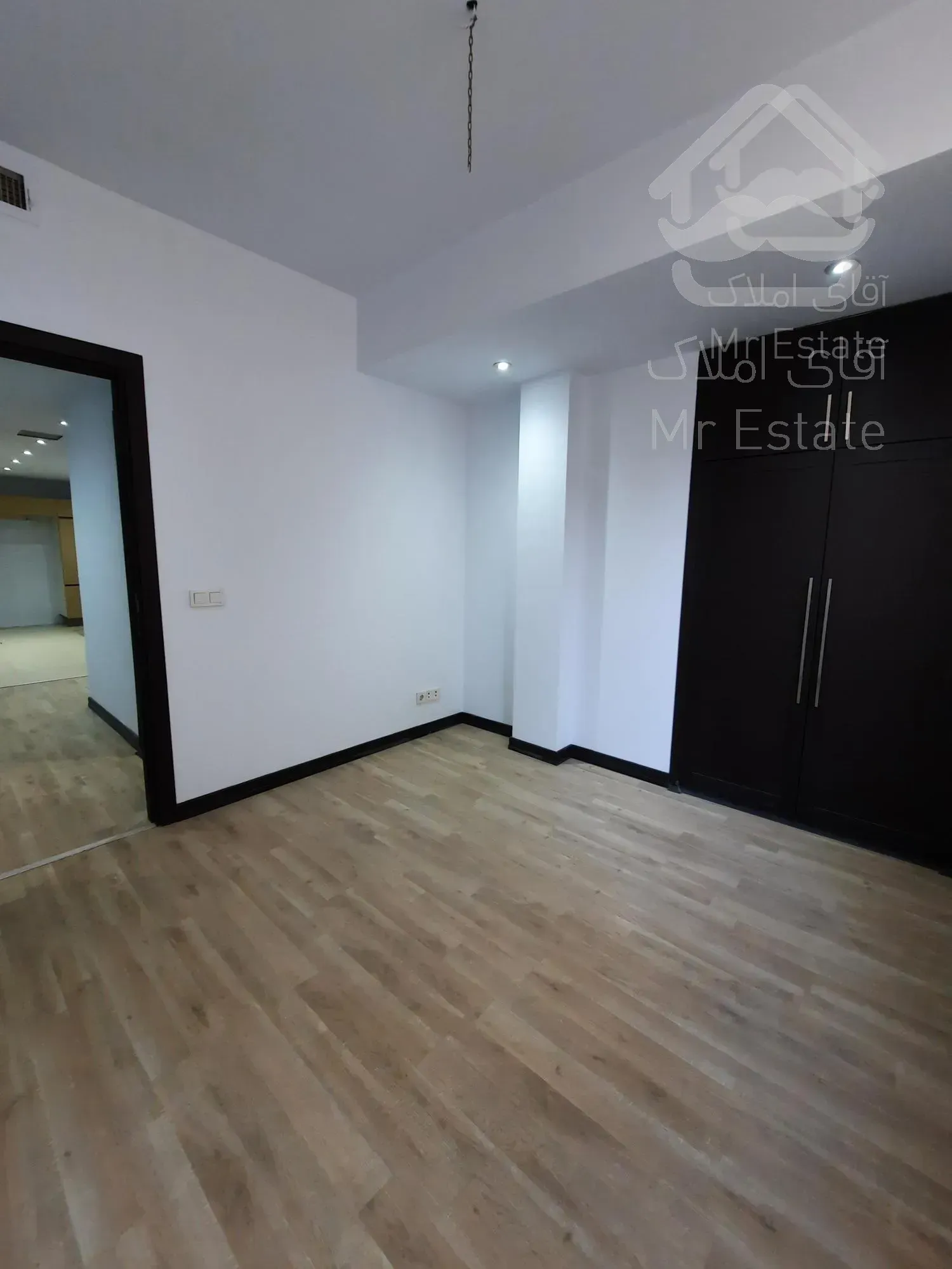 ۱۲۰مترنیلوفر،تاپ لوکیشن،۲خواب،غرق نور،شیک پاسیو