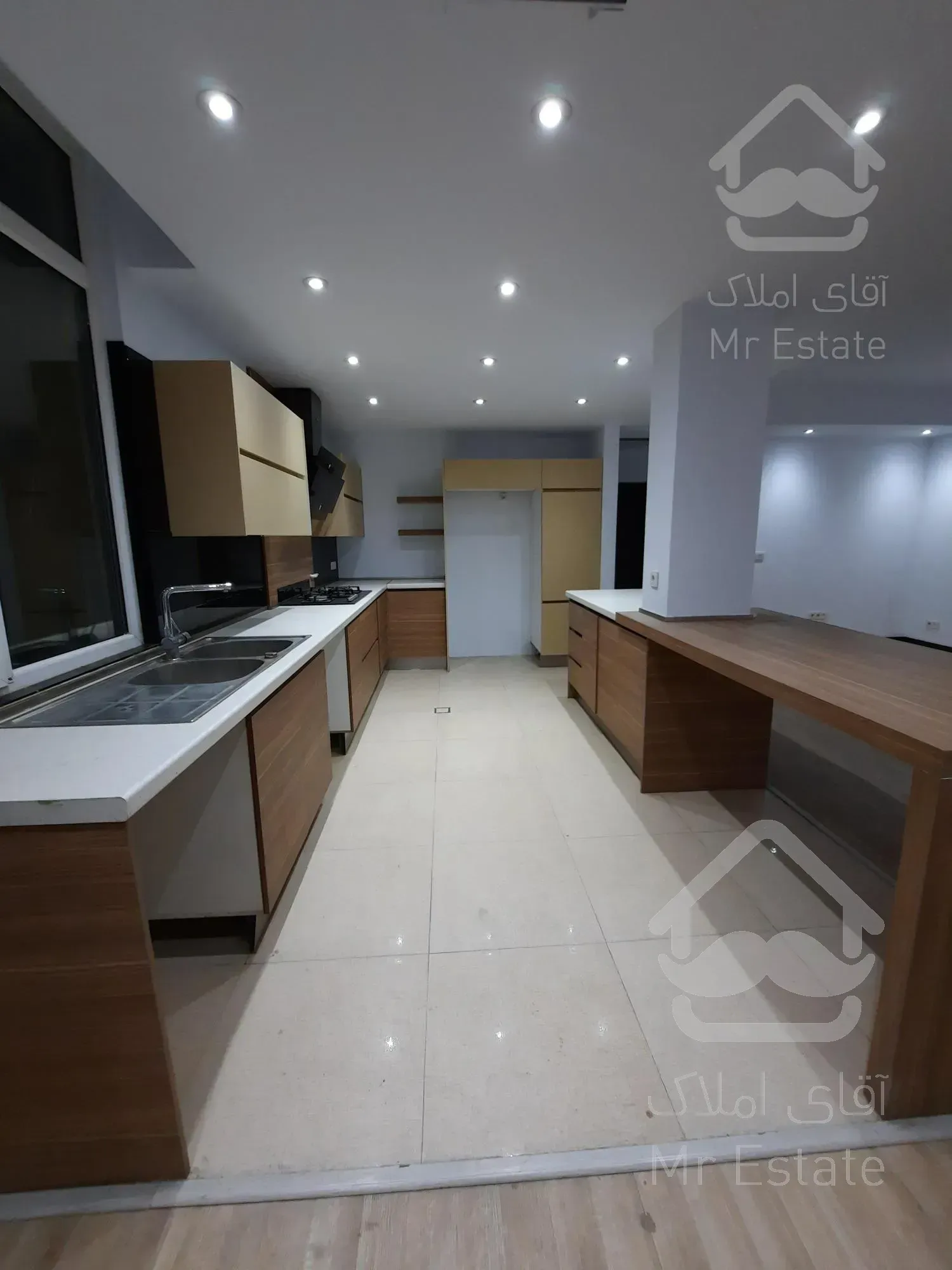 ۱۲۰مترنیلوفر،تاپ لوکیشن،۲خواب،غرق نور،شیک پاسیو