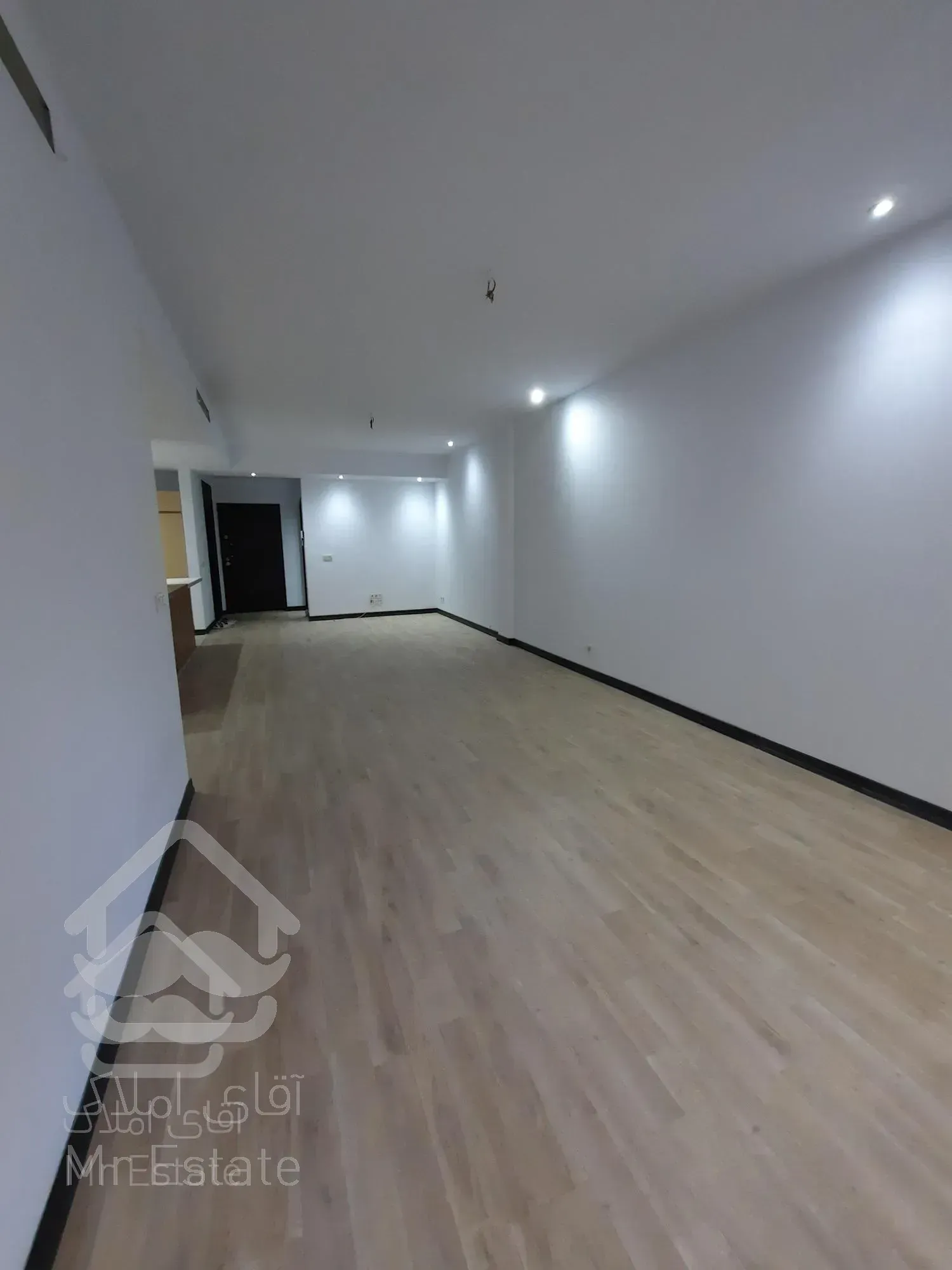 ۱۲۰مترنیلوفر،تاپ لوکیشن،۲خواب،غرق نور،شیک پاسیو