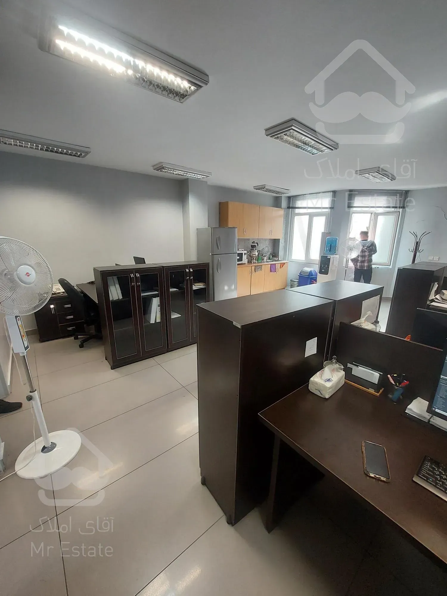 ۲۷۵ متر موقعیت اداری ۳ پارکینگ جهان کودک